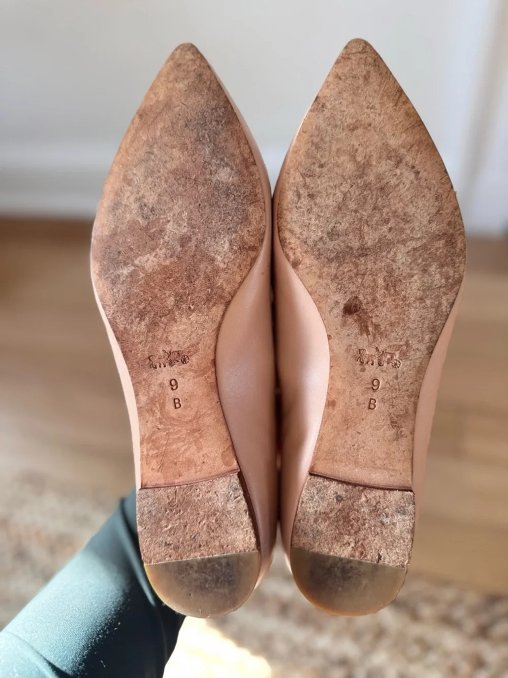 Coach Women’s pink Scalloped flats - Picture 3 of 3